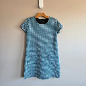 Short sleeve 60s style mini shift dress with blue pattern and patch pockets.